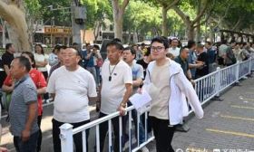 高考进入第三天，学生满怀信心步入考场