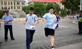 才出考场就要进衔接班？高中老师：建议提升自理和自主学习能力