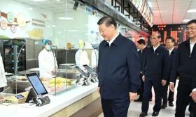 习近平：让孩子们吃得营养健康