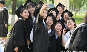 大学节“撞上”毕业季