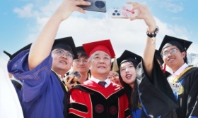 北航毕业典礼暨学位授予仪式举行，8305名本硕博生开启新篇章