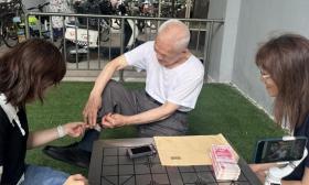 95岁爱心爷爷：“今年我捐3万元助学！”
