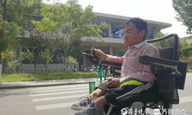记者手记｜“瓷娃娃”实现生活自理，比他成为准研究生更有成就感