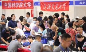 人頭攢動院校云集，山東高招會持續火爆