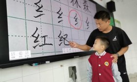 济南高新区鸡山小学开设硬笔书法选修课程