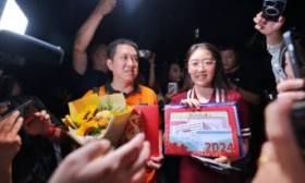 北京首封普招录取通知书获得者张嘉悦：“今天感觉很幸福”