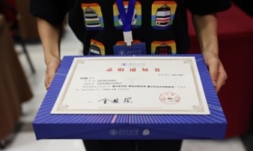 北京交大首封录取通知书签发，0001-0009号学生现场领取