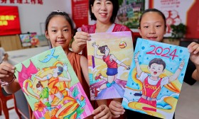 河北秦皇岛：彩绘主题画作 关注奥运健儿