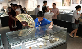 杭州：博物馆观展 享清凉长见识