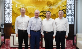 江涌会见昆山杜克大学常务副校长约翰·奎尔奇一行