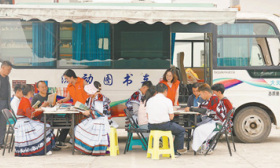 背篓图书馆 托起山里娃的读书梦（守望·文化惠民②）