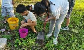 济南高新区景汇小学二年级“探路者小分队”开展自然探索活动