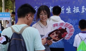 抽盲盒、送礼物、玩拼图……天津大学“花式”迎4900余名新生