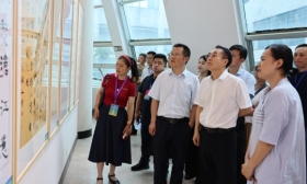江苏省第八届中小学生艺术展演活动优秀艺术作品展在连云港市开幕