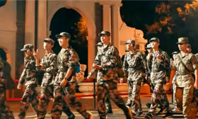 没想到军训还能这么玩，校园版＂特种兵＂训练，新生直呼受不了