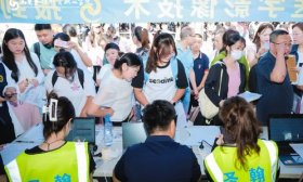 推出文创产品、设草坪音乐会！山东圣翰学院迎新“仪式感”满满