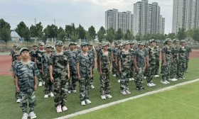 济南高新区黄金谷学校初一新生军训启幕，共筑青春成长新篇章