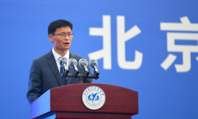 万余名北航新生迎开学，“飞天教授”桂海潮鼓励学生勇于迎接挑战