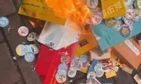 家长火烧孩子估值好几万烟卡，直言“怕误入歧途”