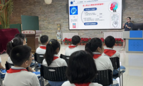 AI专家走进朝师附小西坝河校区，带孩子一起玩转人工智能