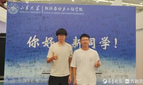 青岛这俩小哥高中同桌，同分考入山大同专业，还分到同班同宿舍