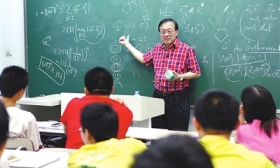 全力以赴培育高水平人才