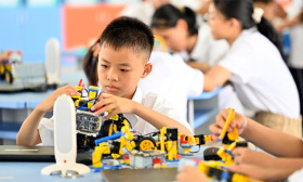 人工智能进校园 点亮学生科学梦