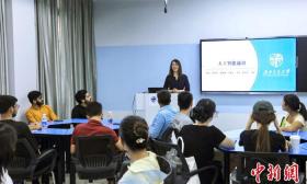 AI教育风潮席卷中国高校 学生用AI学AI