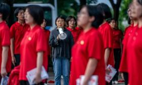 今天是第40个教师节，让我们衷心地问候一声：老师，节日快乐，您辛苦了！