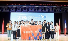 济南大学城实验高中师生代表参加世青会模联活动