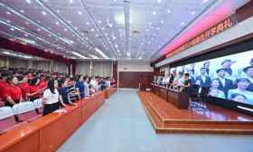 华中科技大学经济学院2024年新生开学典礼暨麦克法登——林少宫奖学金颁奖典礼顺利举行