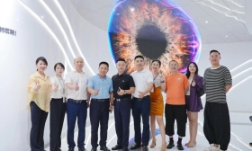 湖南大学高管教育（EE）中心高管班学子走进爱尔眼科医院