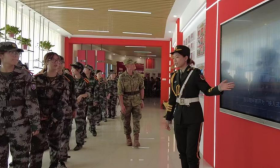 迎接全民国防教育日！无锡学院全体新生参观“兵役服务站”