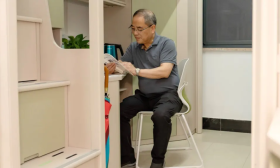 对话试住学生宿舍的高校领导：每人一间找问题，错时吃饭查菜量