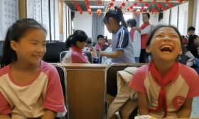 青年说｜给留守儿童一个“家”的他们，是老师也是“妈妈”
