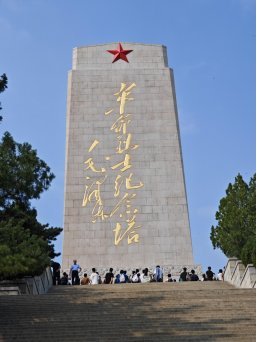 吾辈当自强！新东方济南学校举行爱国主义教育实践活动