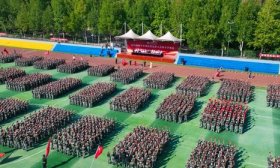 燃！山东英才学院举行2024级新生军训总结表彰大会暨开学典礼