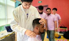 国际学生在沪开启探索岐黄之术的奇妙之旅