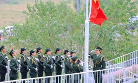 国旗护卫队走进幼儿园，升旗仪式点燃爱国情