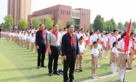 黄金谷学校举行“红领巾爱祖国”主题队日暨新队员入队仪式