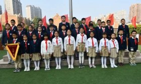 爱粮节粮我先行 济南高新区奥龙小学举行爱粮节粮主题升旗仪式