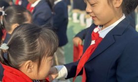 济南高新区稼轩小学：红领巾爱祖国，新队员争当好少年