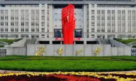 获评乡村振兴突出贡献奖先进个人，大学老师把万元奖金捐给派驻村