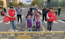 济南高新区稼轩小学“警校家”三位一体护航学生平安出行