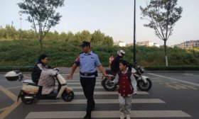 济南高新区景汇小学多措并举护航学生安全上下学