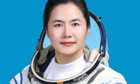 发射成功！东南大学“90后”校友王浩泽逐梦太空，紫牛新闻记者第一时间采访了她的师长