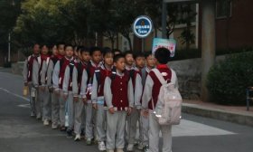 济南高新区黄金谷学校：家校社联动，守护平安“求学路”