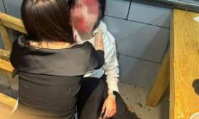 女学生就餐时因拒绝搭讪被殴打？学校：警方已介入