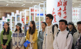 首都大学生“园区行”走进十月星吧广场，一站式了解图书出版行业
