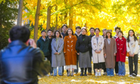 北京：校园秋色美如画